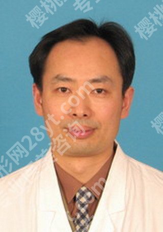 2026年去广州看眼底病，找哪位三甲公立医生比较好？