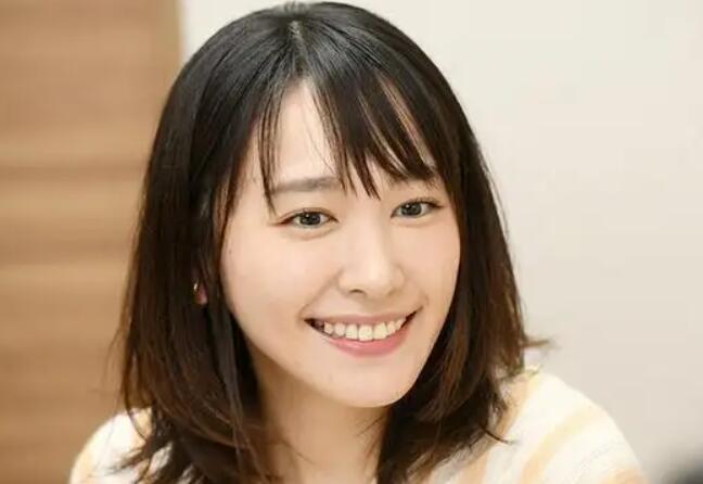 新垣结衣双眼皮是割的吗？效果自然吗？来看对比照！