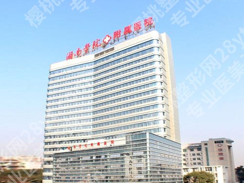 湘南学院附属医院隆鼻价格:玻尿酸2万元起\假体1.7万元起，蒋林朗技术好