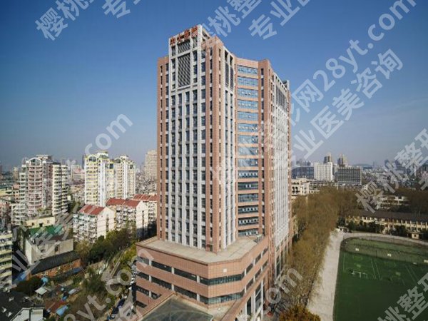 南京中大医院隆胸价格多少？假体隆胸42214元起