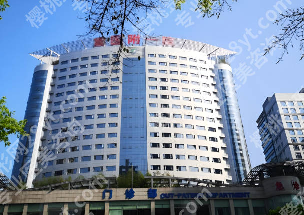 重医附一院美容科祛斑怎么样？查看人气医生+祛斑案例过程揭晓