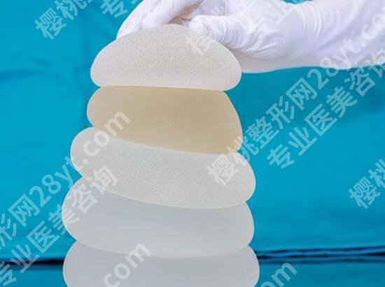 宝俪好还是曼托好？实测，这3类人选错假体=白挨刀