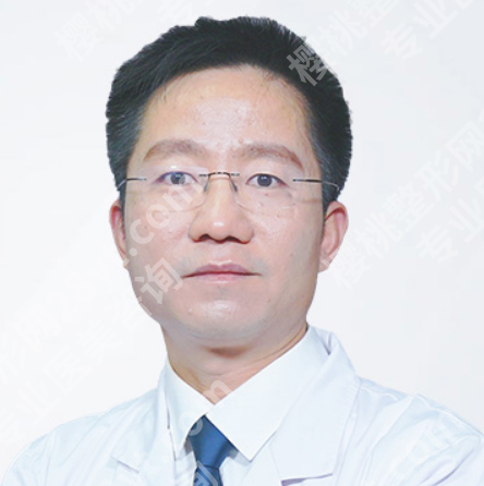 易成刚医生缩胸怎么样？5大核心维度+真实案例，揭秘“巨乳拯救者”实力