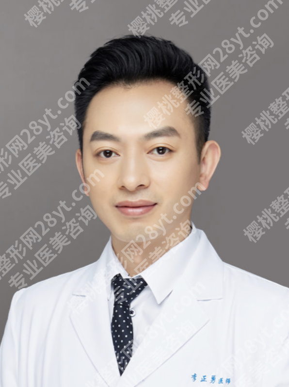 成都李正勇医生隆胸怎么样？3组真人案例+2份硬核数据，揭秘三甲胸整形大咖的实力