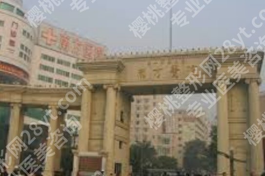 南方医院假体隆胸价格，假体品牌不同，价格差距有多大？